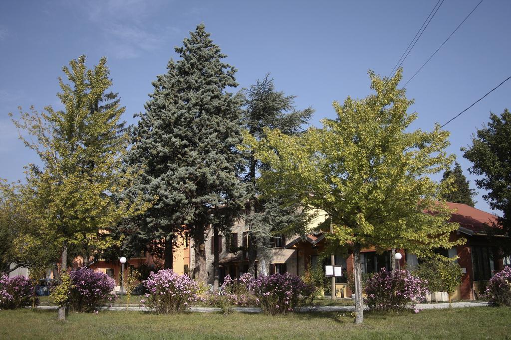 Locanda Lago Bleu Pellegrino Parmense Bagian luar foto